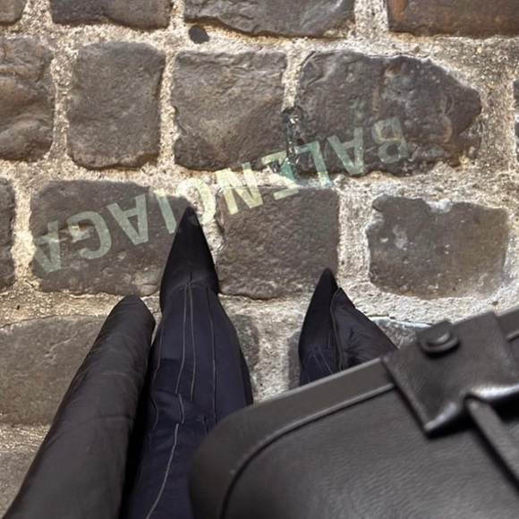 BALENCIAGA large black LED projector logo hand bag - Picture 3 of 13